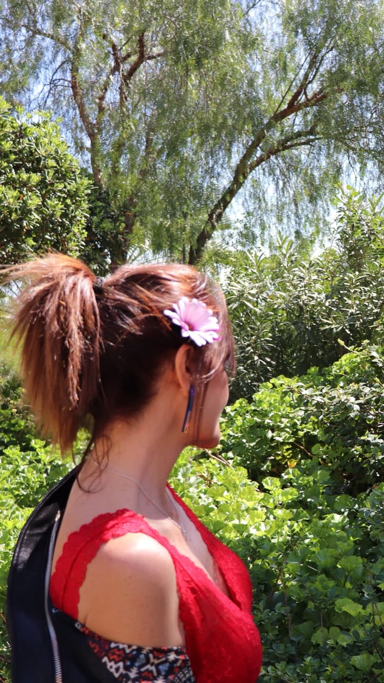 Patricia Martín en un jardín de Almería